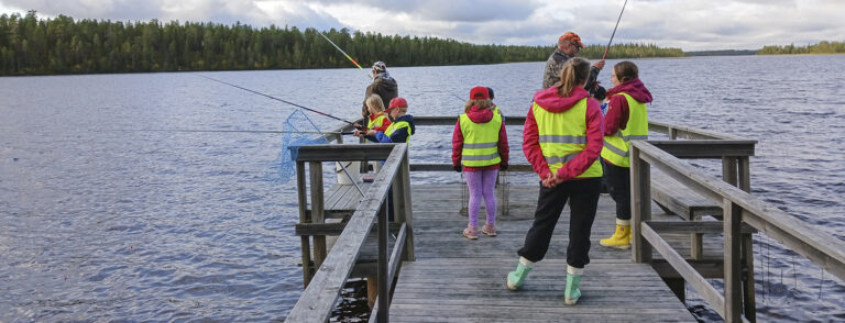 Kalastuspäivä innosti lapset kalaan Posiolla